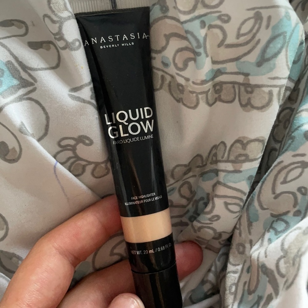 Anastasia Beverly Hills Liquid Glow Highlighter